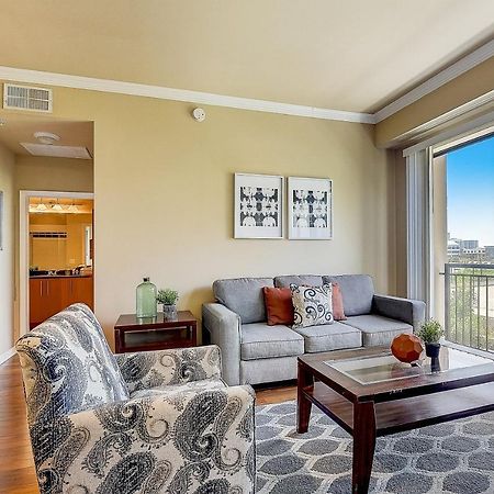 Frontdesk Oakwood Residence Apts Uptown Dallas Exterior photo