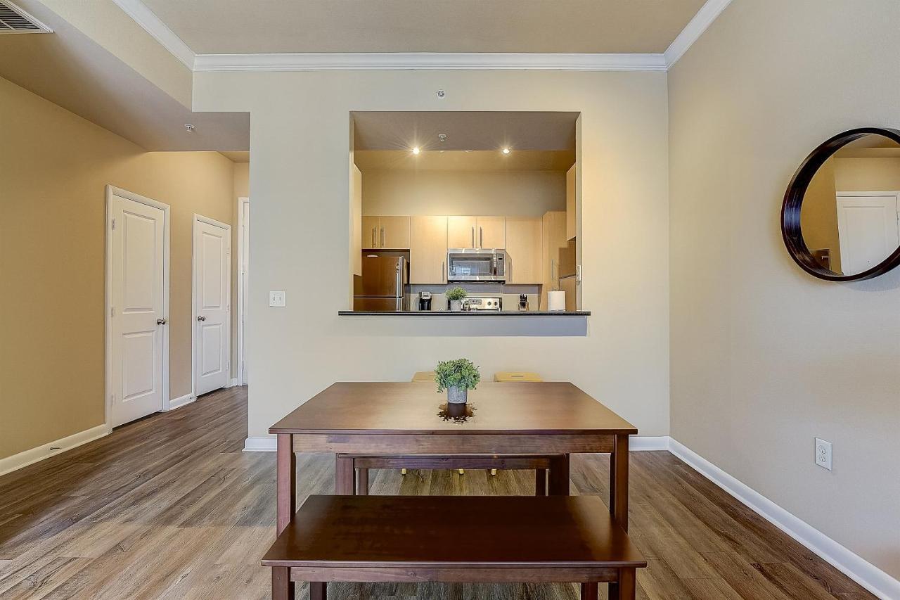 Frontdesk Oakwood Residence Apts Uptown Dallas Exterior photo