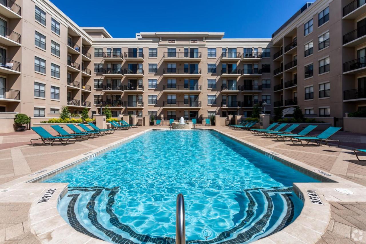 Frontdesk Oakwood Residence Apts Uptown Dallas Exterior photo
