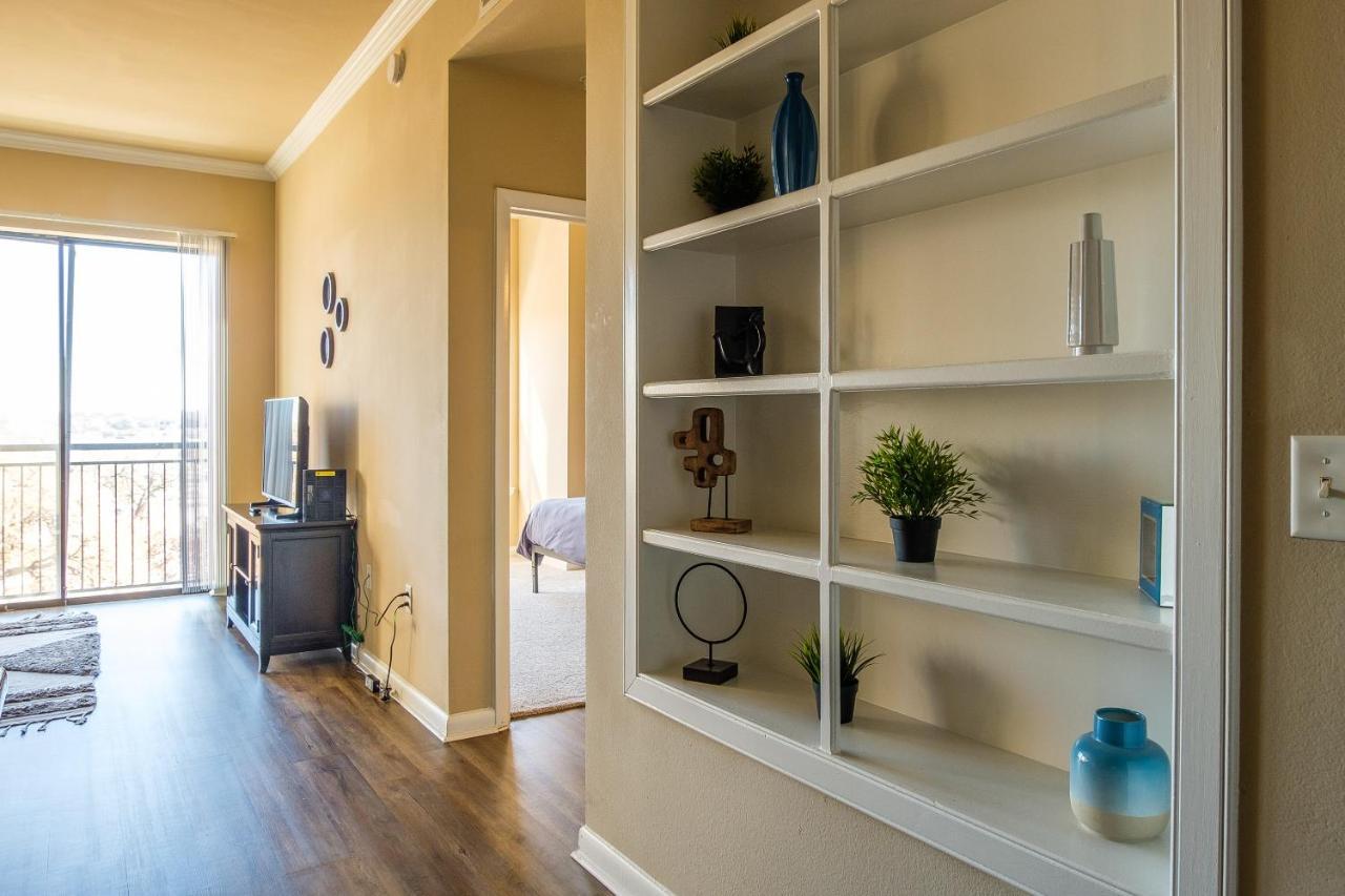 Frontdesk Oakwood Residence Apts Uptown Dallas Exterior photo