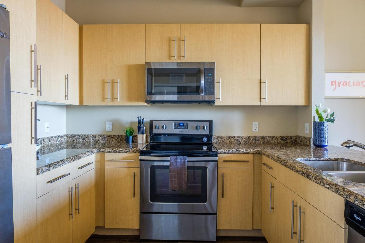 Frontdesk Oakwood Residence Apts Uptown Dallas Exterior photo