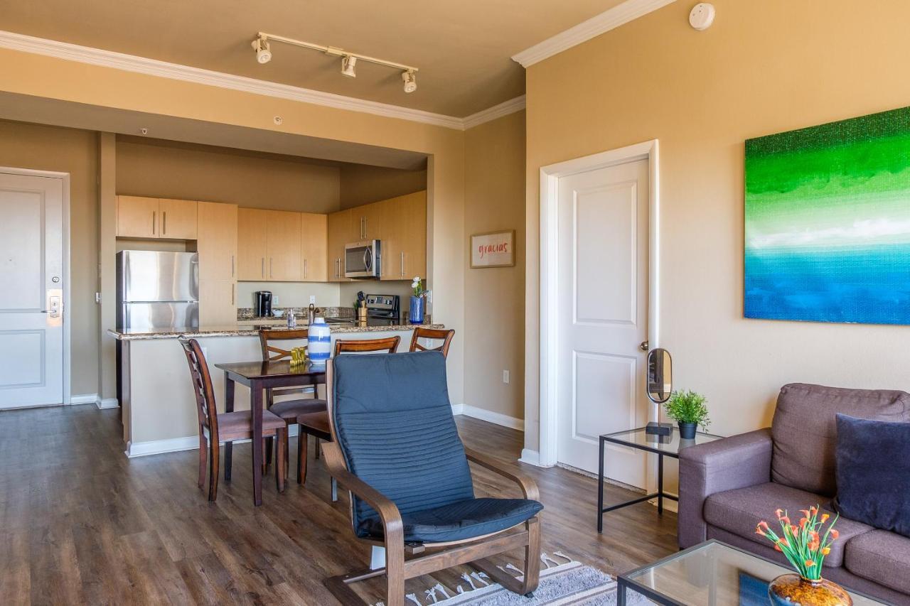 Frontdesk Oakwood Residence Apts Uptown Dallas Exterior photo