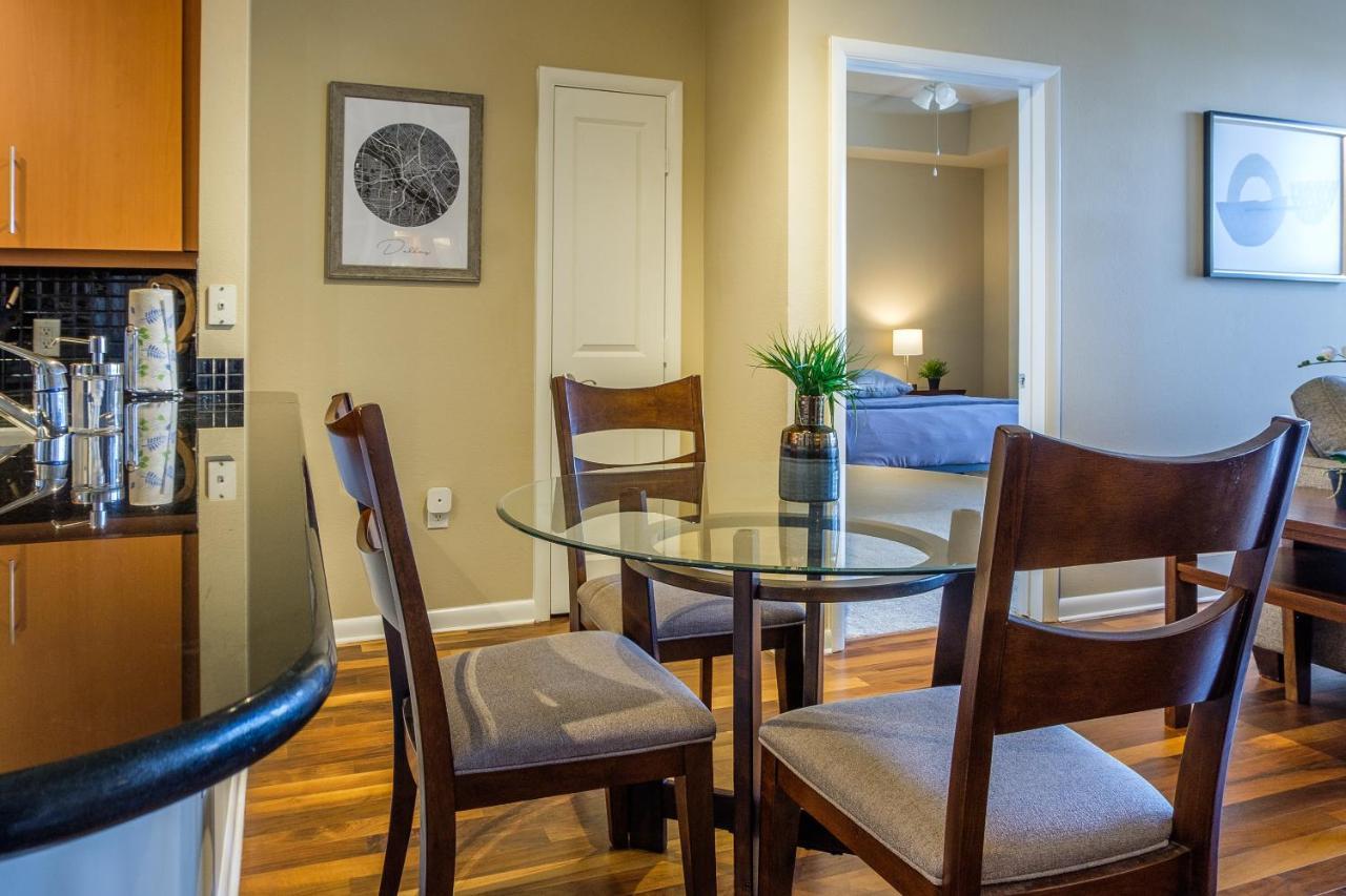 Frontdesk Oakwood Residence Apts Uptown Dallas Exterior photo