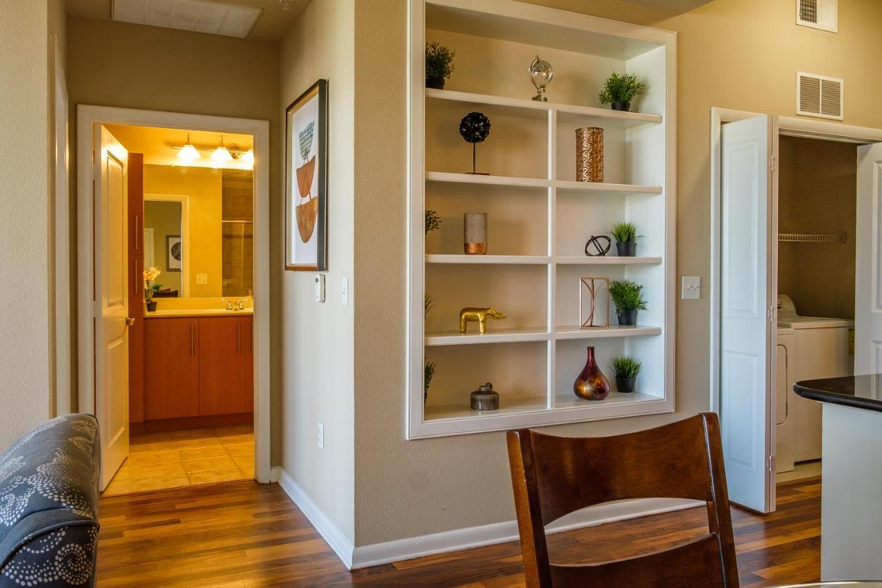 Frontdesk Oakwood Residence Apts Uptown Dallas Exterior photo