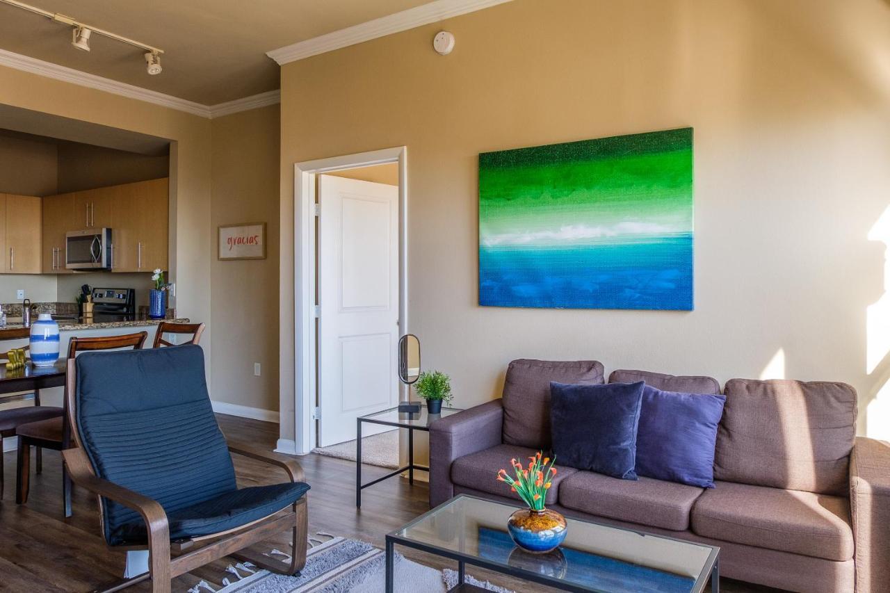 Frontdesk Oakwood Residence Apts Uptown Dallas Exterior photo