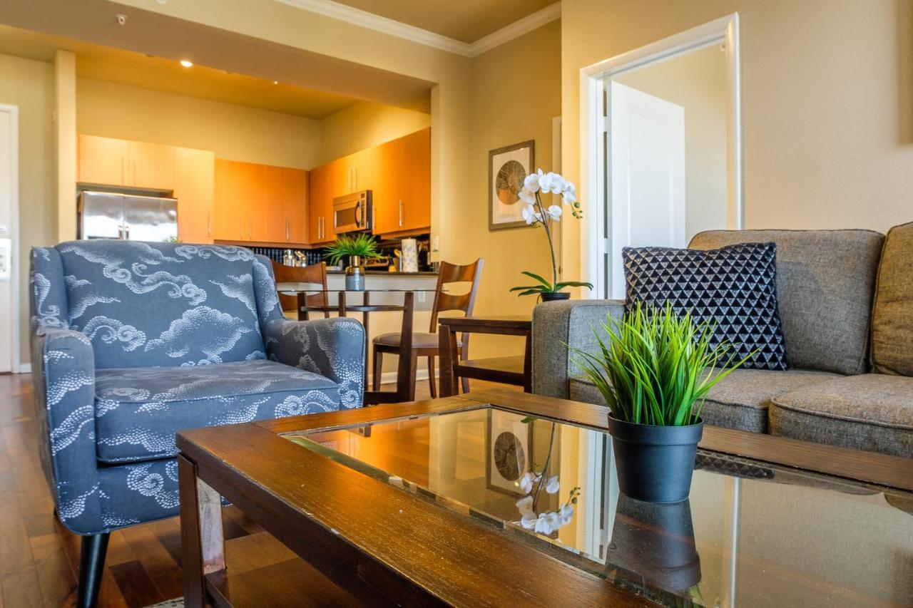 Frontdesk Oakwood Residence Apts Uptown Dallas Exterior photo