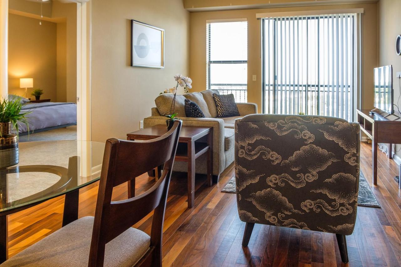 Frontdesk Oakwood Residence Apts Uptown Dallas Exterior photo