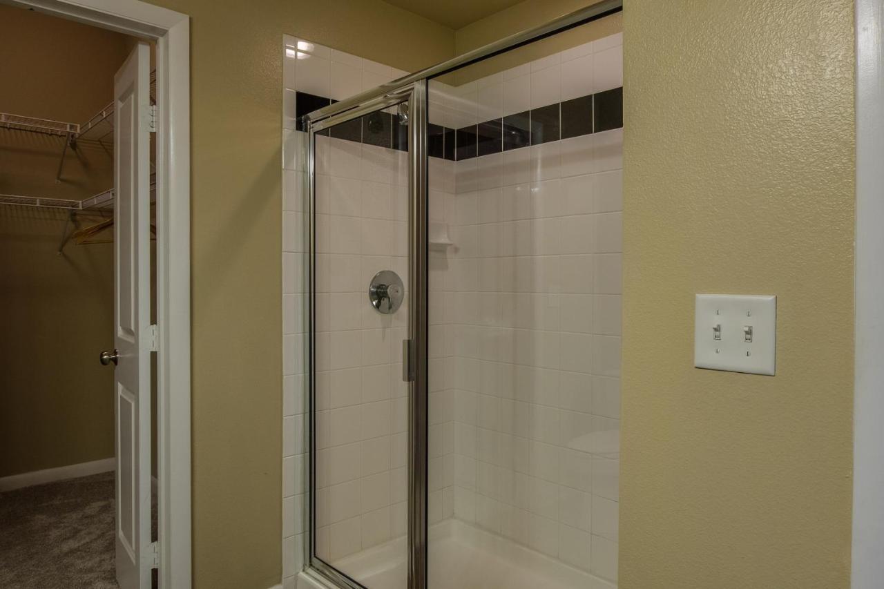 Frontdesk Oakwood Residence Apts Uptown Dallas Exterior photo